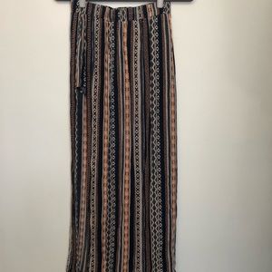 Printed maxi skirt for petite woman.